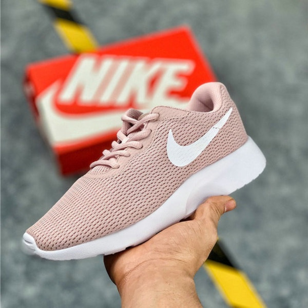 Nike Tanjun